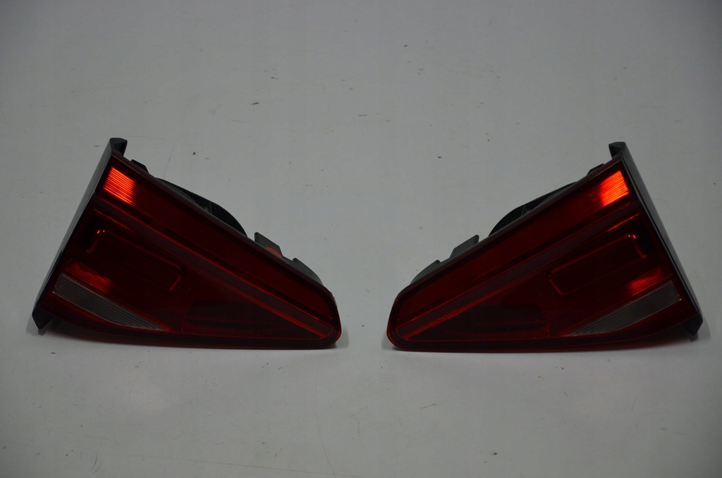 фото №1, Vw touran 5t лампа задняя правая led внутренняя