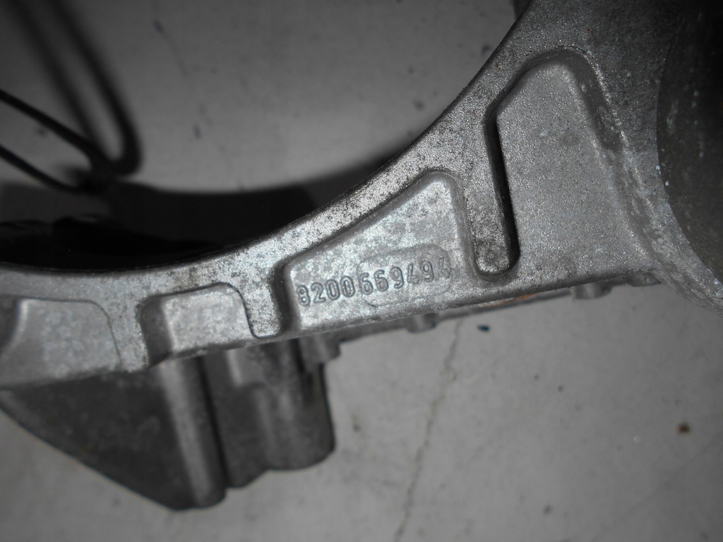 фото №3, Renault megane iii clio 1,5 dci кронштейн генератора