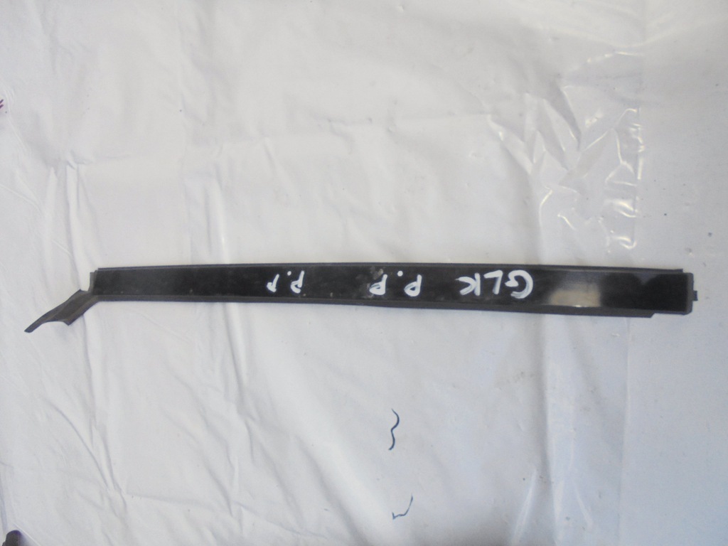 фото №1, Молдинг стекло правый перед glk mercedes