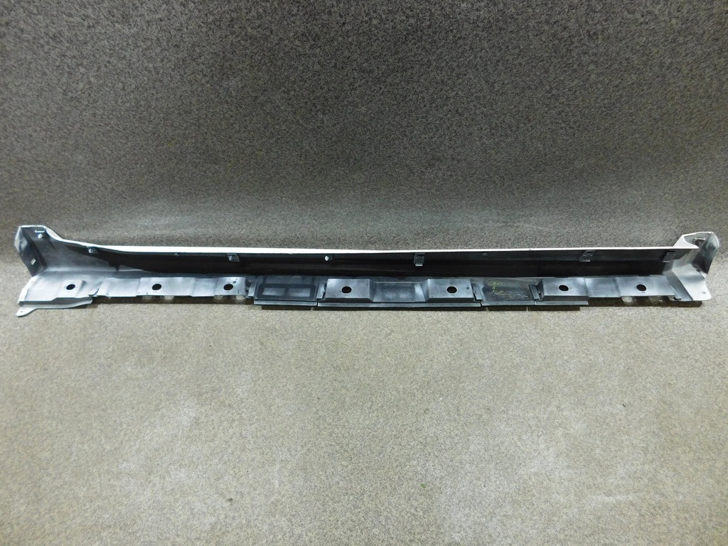 фото №4, Toyota avensis t29 порог левый молдинг порог