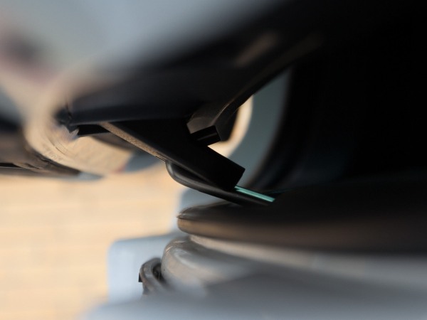 фото №7, Do vw transporter t4 крышка багажника задняя кронштейн вентиляции