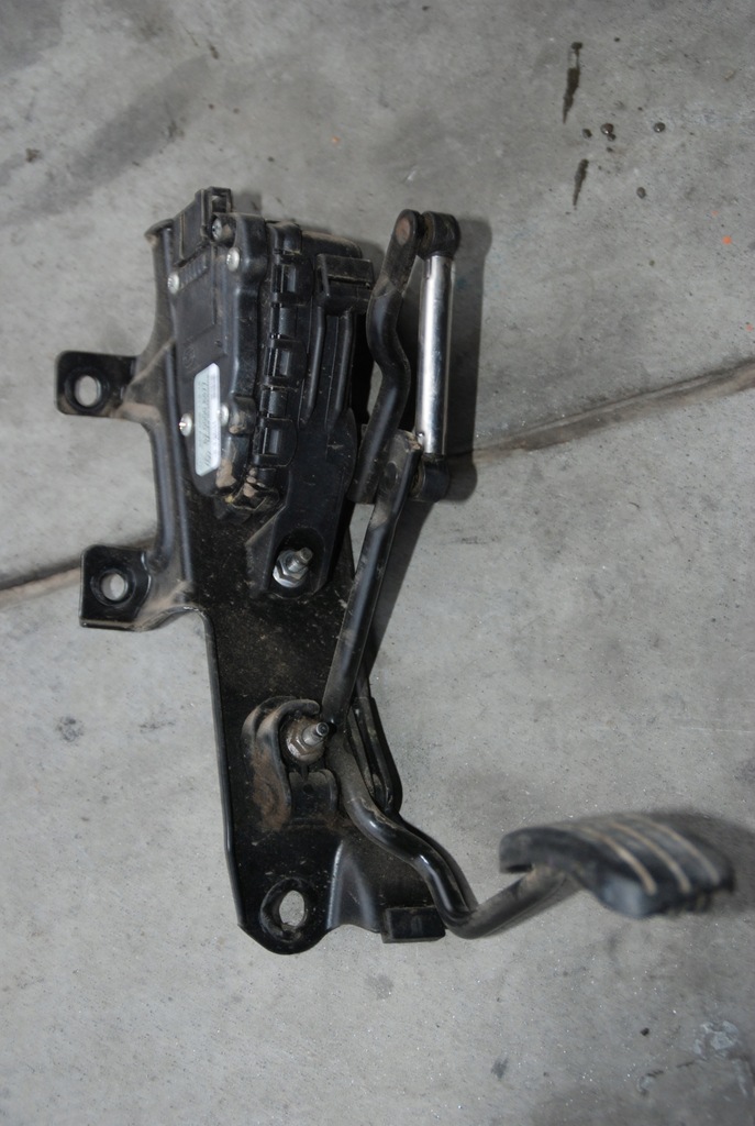 фото №1, Педаль газа потенциометр trafic vivaro 8200008477