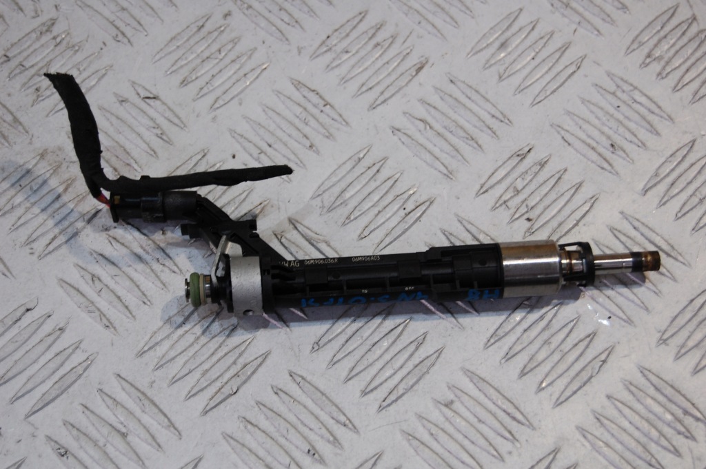 фото №1, Форсунка audi a8 d5 4n 06m906036r
