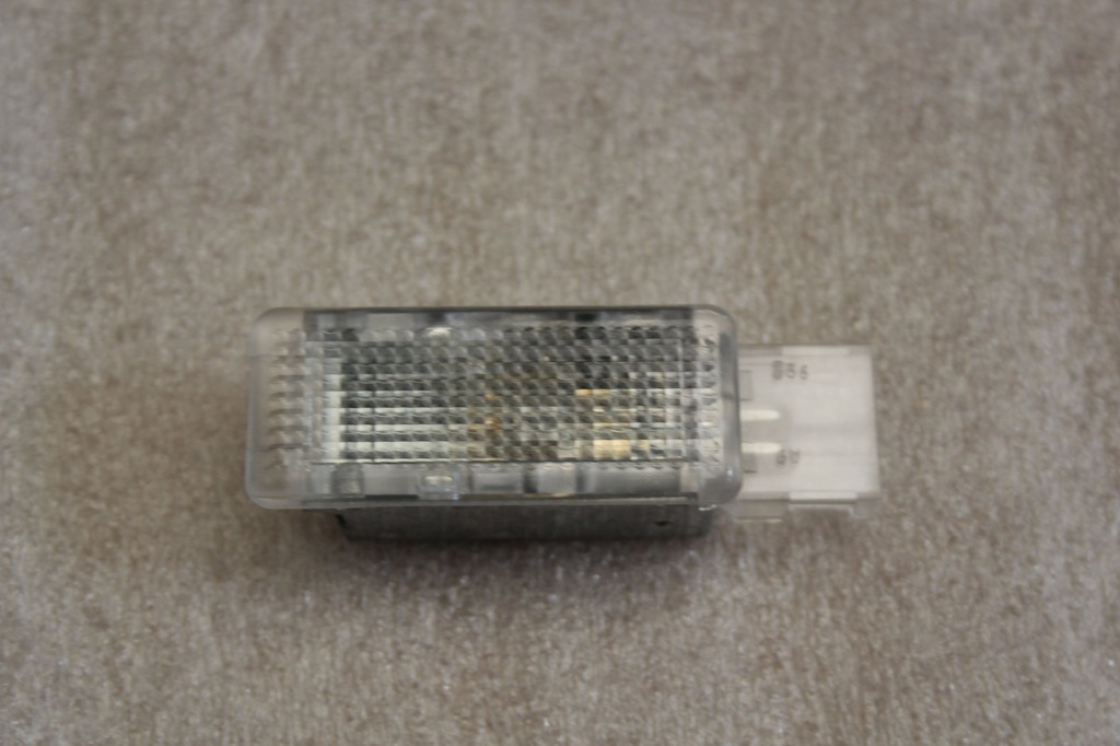 фото №1, Лампа освітлення салону vw t roc 2ga 6l0947565