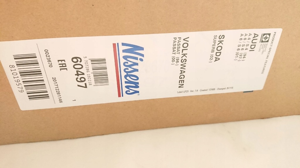 Штифт крепление  радиатор воды audi a4 a5 a6 q5 Оригинал