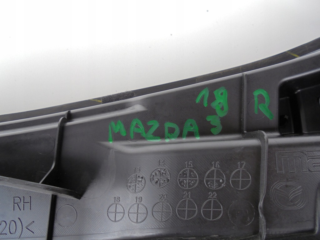 фото №13, Mazda 3 iii жабо правое пластиковый bjs7507x1