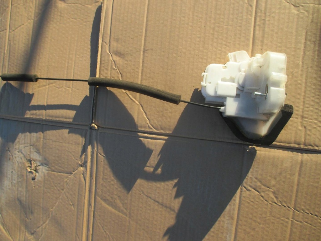 фото №1, Subaru outback iv 2013 замок правий задня задній 2 pin