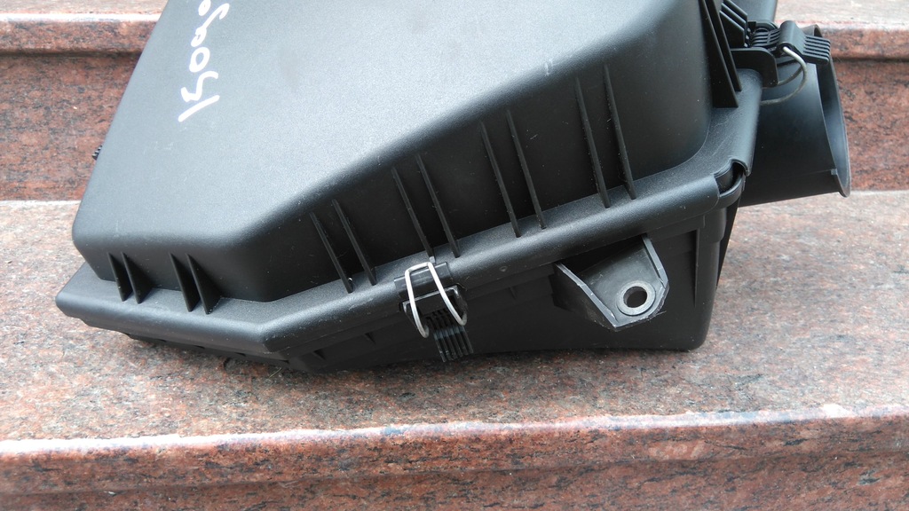 фото №11, Bmw 5 e60 e61 3.0 дизель корпус фільтра повітря