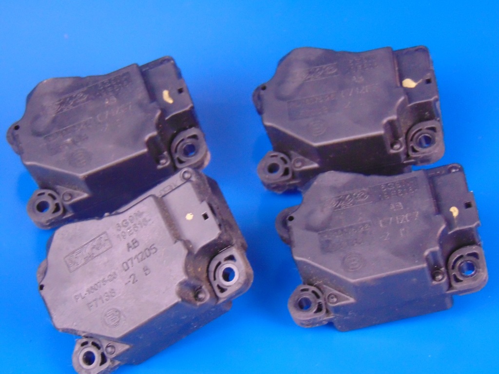 фото №1, Volvo s80 ii v70 06-12 моторчик обдув вентилятор