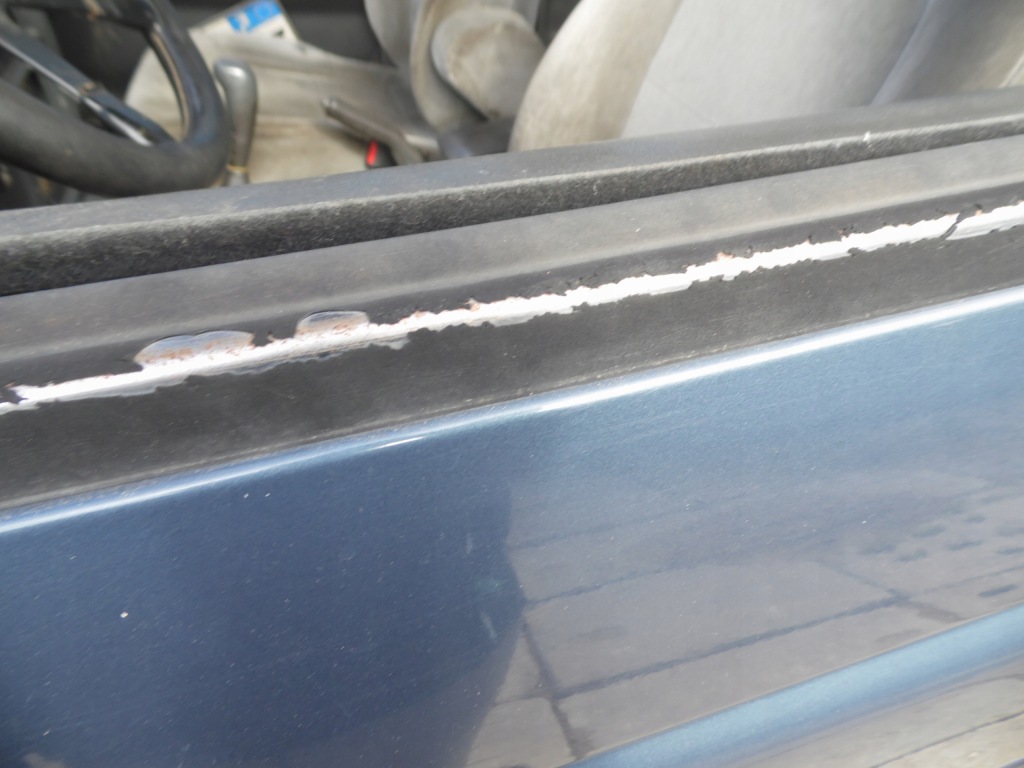 фото №3, Молдинг ущільнювач ліва перед mitsubishi pajero ii