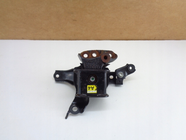 фото №1, Toyota yaris iii 2011-2017r кронштейн подушка двигуна