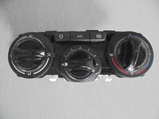 фото №1, Панель кондиционера do peugeot 208