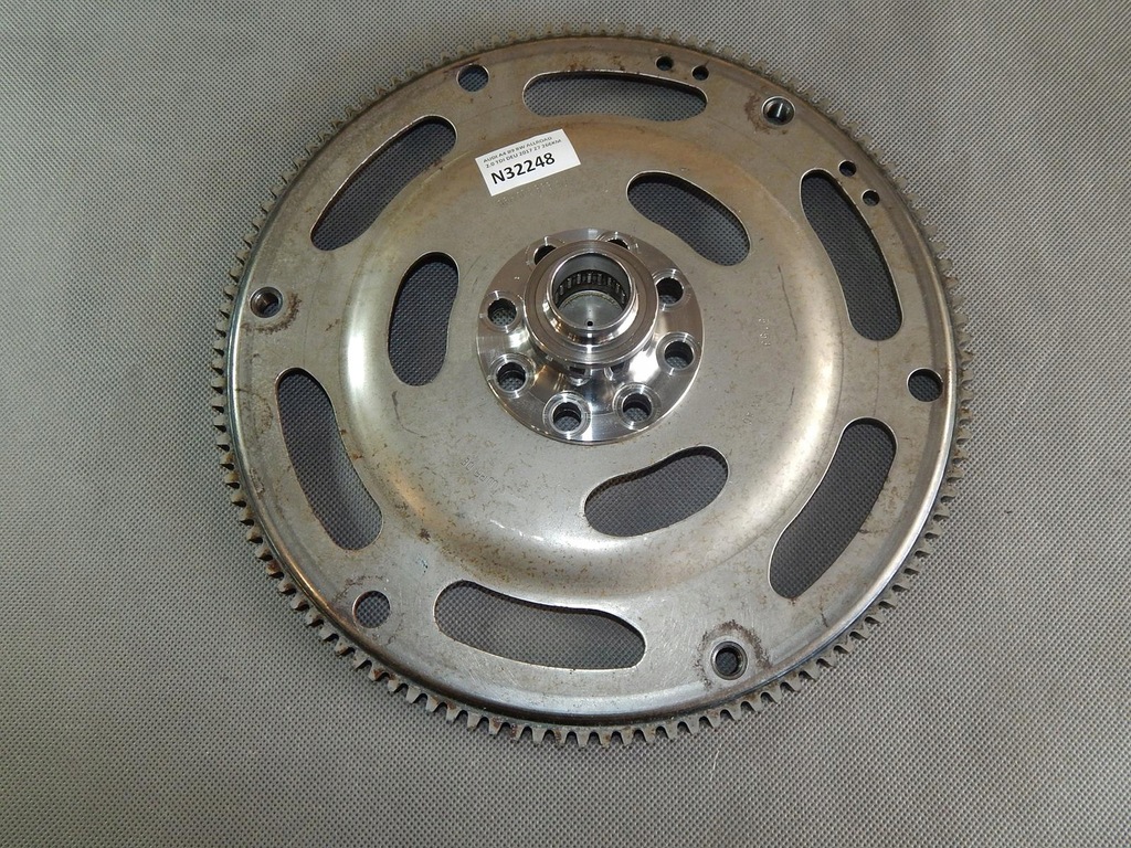 фото №1, Audi a4 b9 колесо маховик 06h105323ad