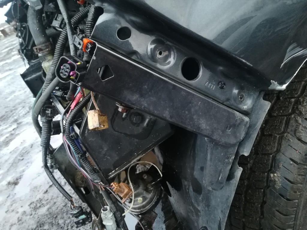 фото №1, Кронштейн крила напрямна trafic vivaro primastar 07+