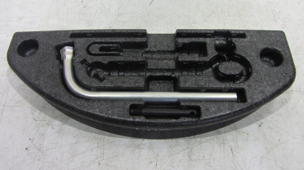 фото №1, Audi a8 d4 4h0 - пенополистирол багажника