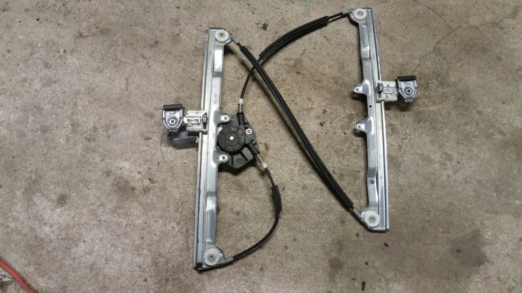 фото №1, Mitsubishi colt 04-12 подъемник стекло левый перед