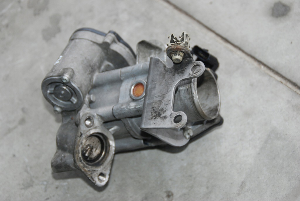 фото №4, Дроссельная заслонка egr vivaro trafic 2.0dci e8200987453b