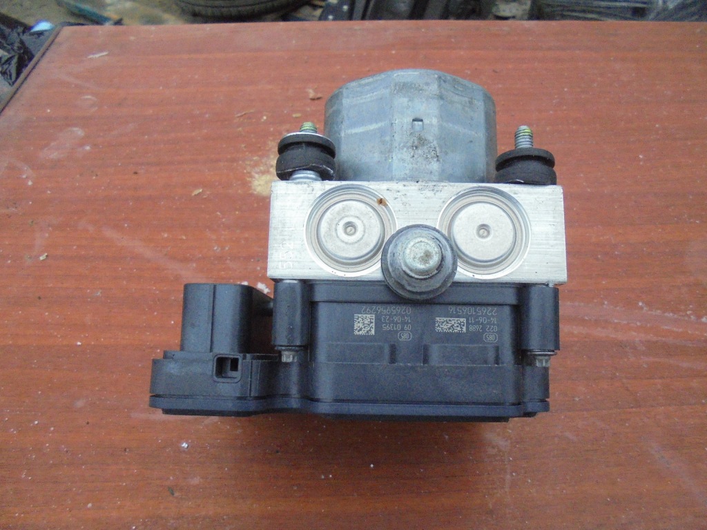 Купити Насос блок керування abs opel adam 1.2 13438966