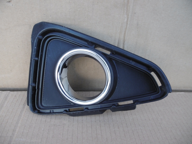 фото №1, Toyota rav4 lift 2015- решётка бампера правая