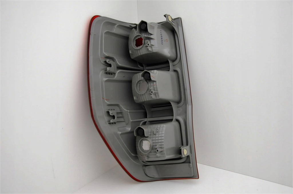 фото №3, Ford ranger od 2016- лампа задня права nowa ^