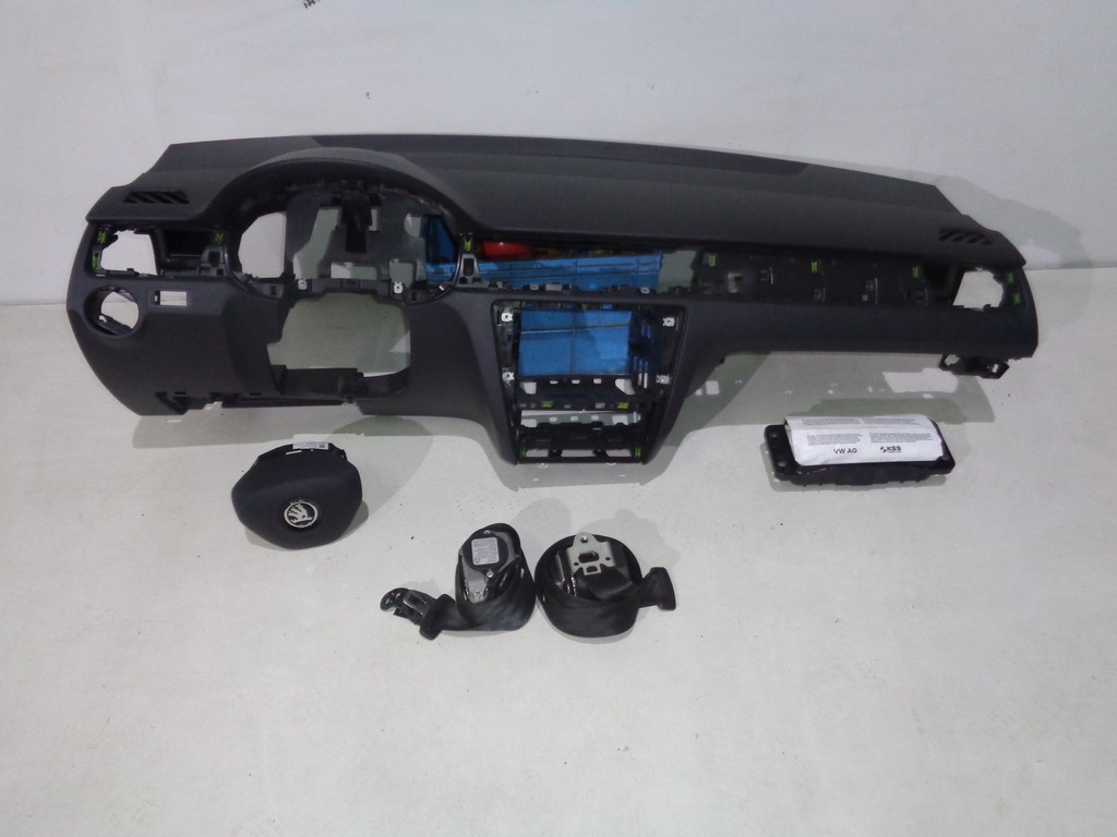 фото №1, Skoda rapid панель приладів подушки безпеки консоль подушка безпеки молдинг