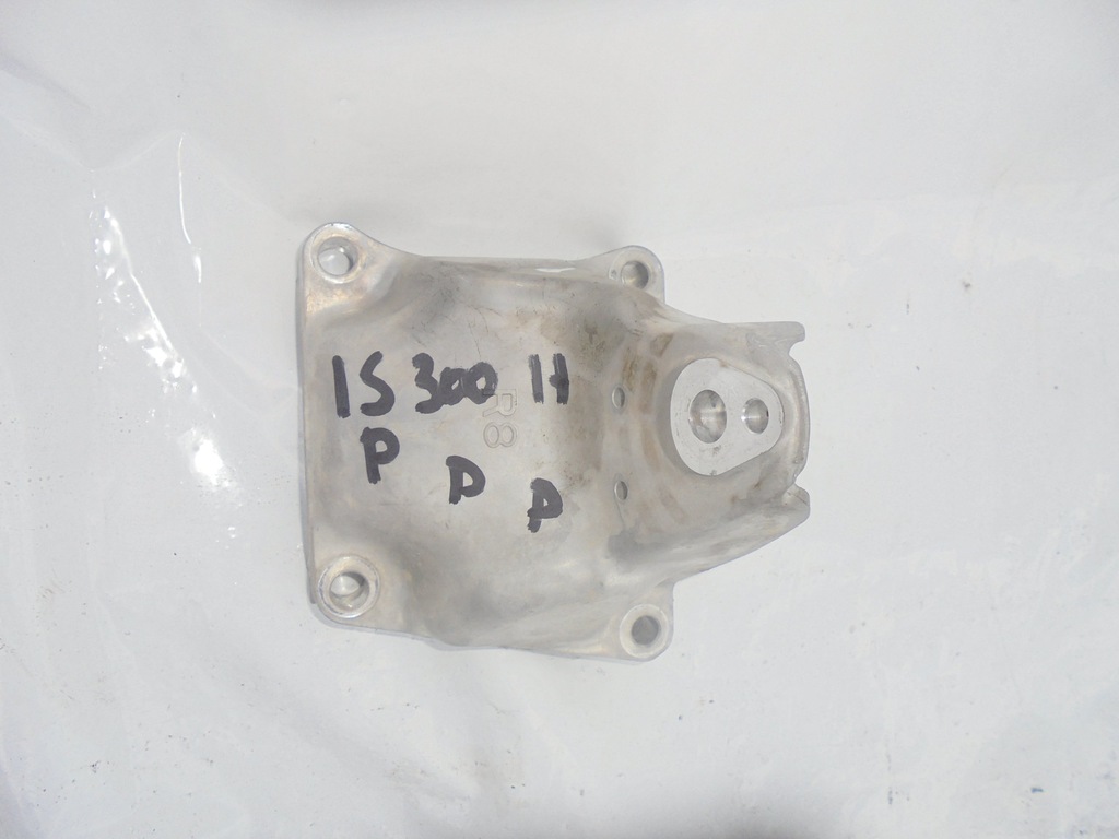 фото №1, Кронштейн двигуна права lexus is 300h